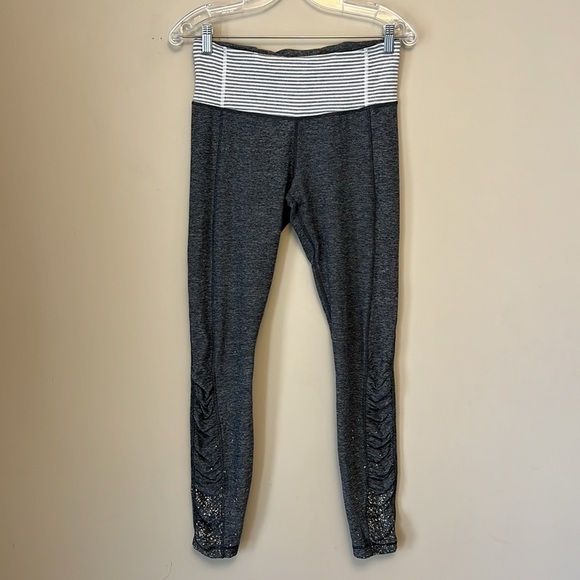 Lululemon Run: Turn Around Reversible Tight size 8 in  Heathered Grey - Picture 4 of 12